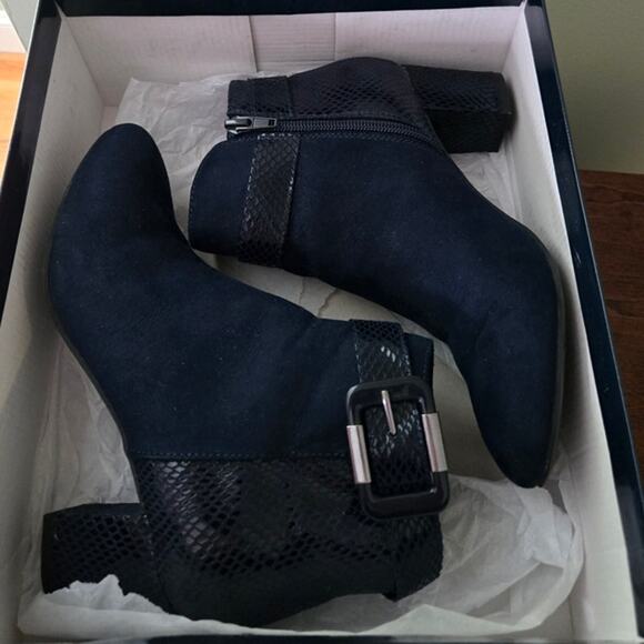 Karen Scott Ivyy Navy Ankle Booties -New In Box - Picture 4 of 4